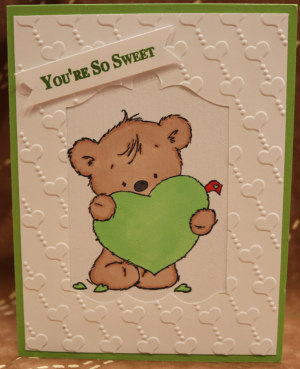 777d Valentine's Day - Bear Holding Heart